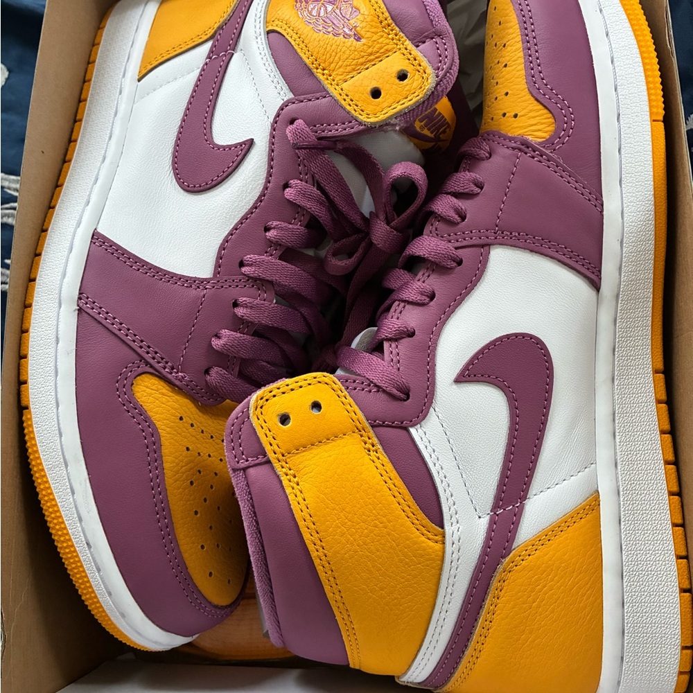 Nike Air Jordan 1 Retro High OG Box